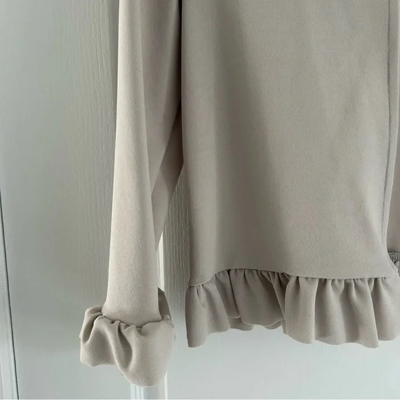 Beige Ruffle Blazer Jacket / Size 2 US - Picture 5 of 6
